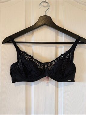 La Vie en Rose Black Lace Underwire Bra 36C